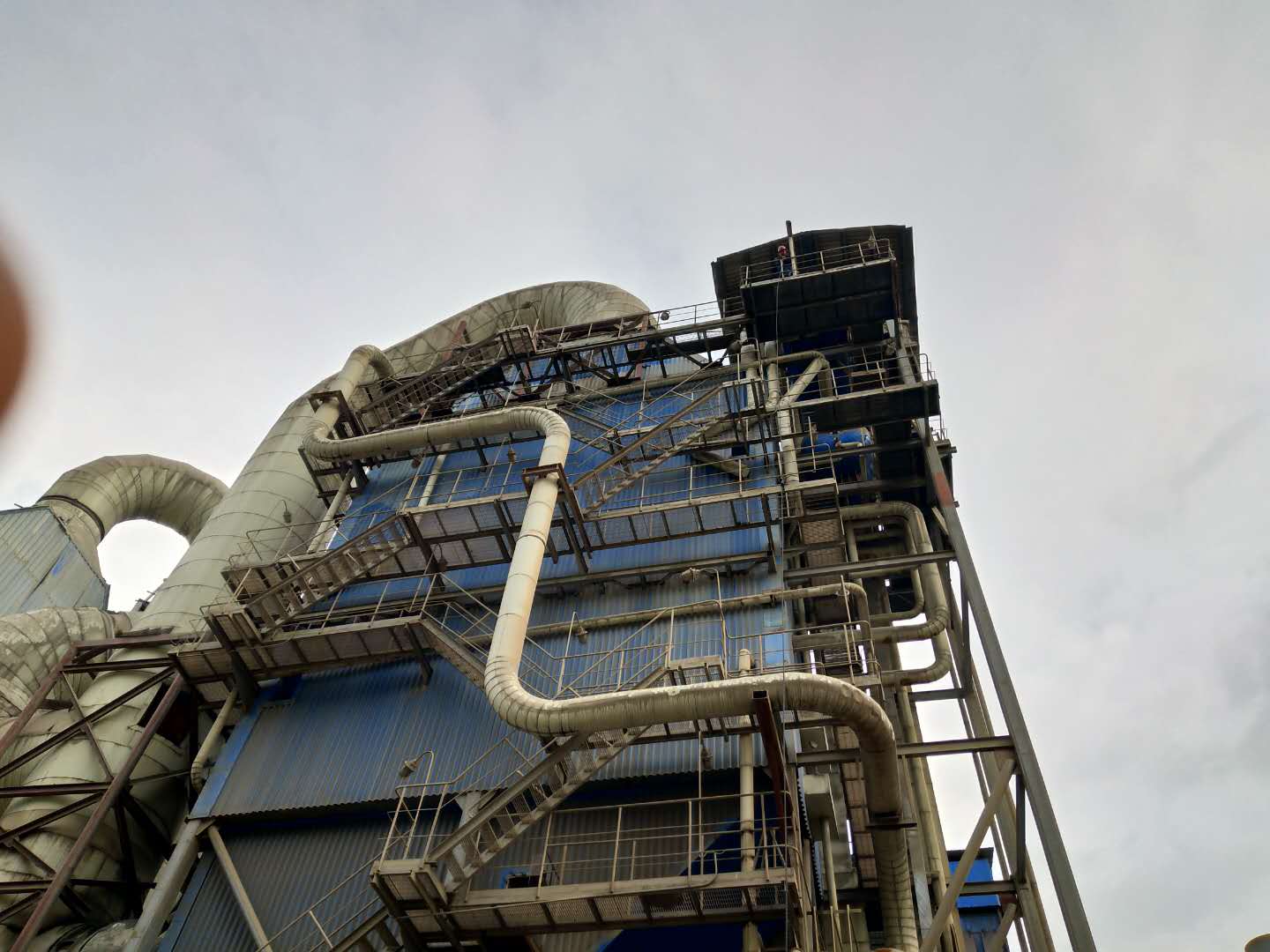 水泥廠窯頭鍋爐清洗場(chǎng)景